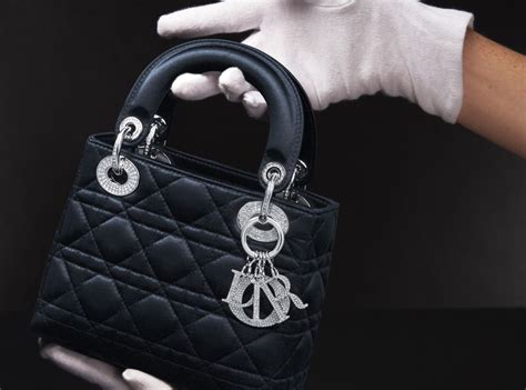 L’ICONICA LADY DIOR 